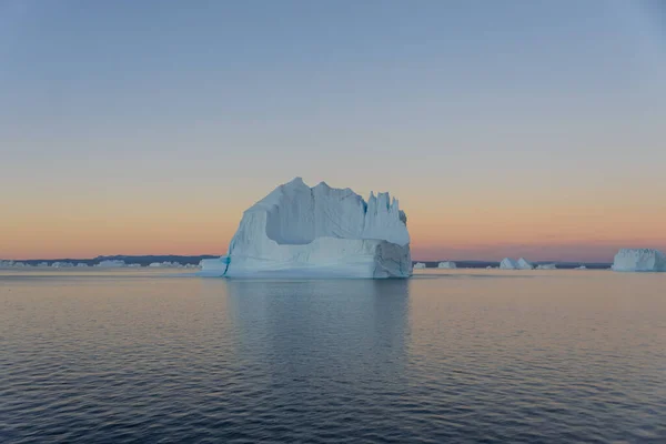 Bela Paisagem Com Iceberg Groenlândia Hora Verão Tempo Ensolarado — Fotografia de Stock