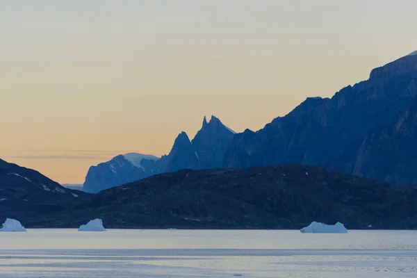 Hermoso Paisaje Con Iceberg Groenlandia Hora Verano Clima Soleado —  Fotos de Stock