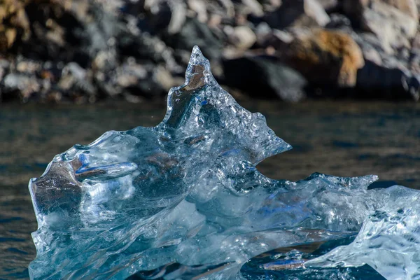 Pedaço Gelo Água Limpa Iceberg — Fotografia de Stock