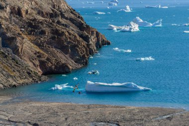 Kuzey Kutup Denizi 'nde kayak yaparken