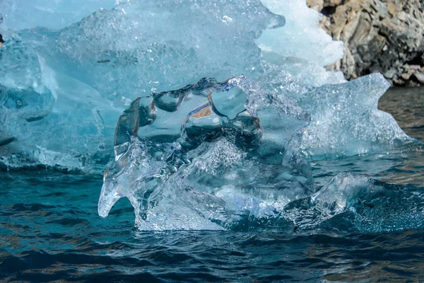 Pedaço Gelo Água Limpa Iceberg — Fotografia de Stock