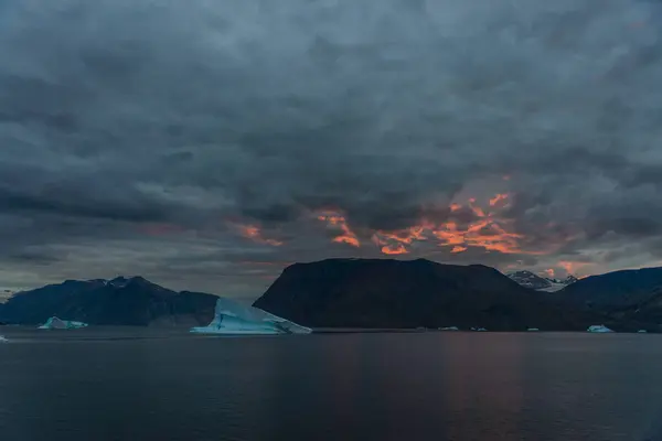 Paisaje Groenlandia Con Hermosas Montañas Colores Iceberg —  Fotos de Stock