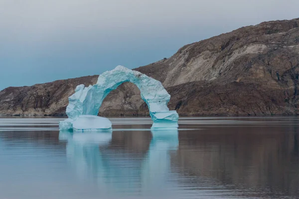 Τοπίο Παγόβουνο Στη Γροιλανδία Καλοκαίρι Ηλιοφάνεια — Φωτογραφία Αρχείου