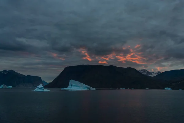 Paisaje Groenlandia Con Hermosas Montañas Colores Iceberg —  Fotos de Stock