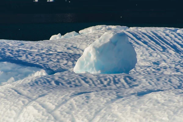 Paesaggio Groenlandese Con Bellissime Rocce Colorate Iceberg — Foto Stock