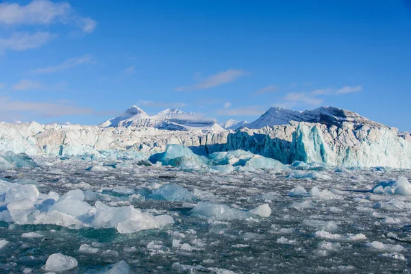 Landschaft Mit Gletscher Spitzbergen Sommer Sonnenscheindauer — Stockfoto