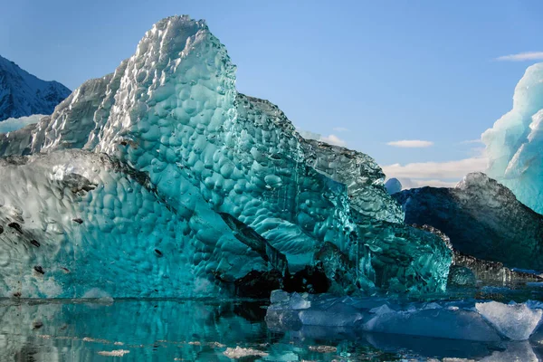 Groot Blauw Stuk Ijs Arctische Zee — Stockfoto