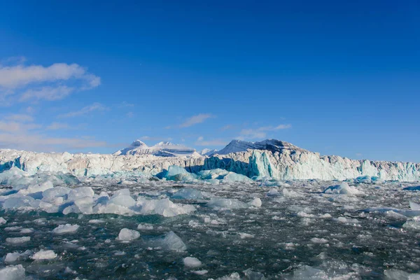 Landskap Med Glaciär Svalbard Sommaren Soligt Väder — Stockfoto