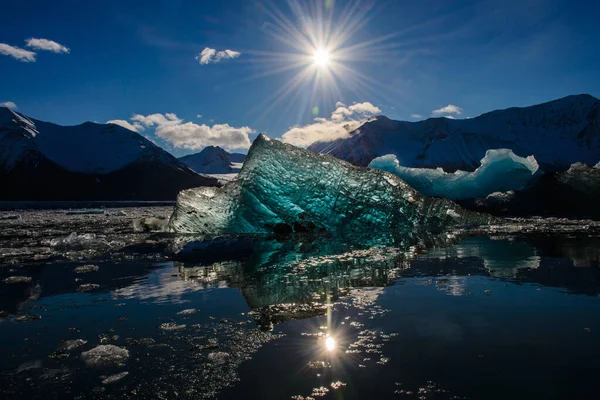 Grande Pedaço Gelo Azul Mar Ártico — Fotografia de Stock