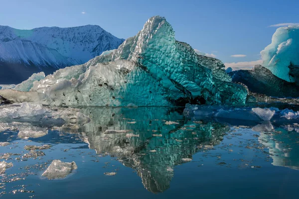 Gran Trozo Hielo Azul Mar Ártico — Foto de Stock