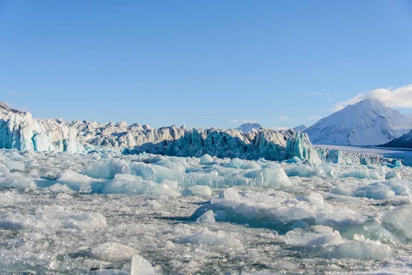 Yaz Mevsiminde Svalbard Buzul Manzarası Güneşli Hava — Stok fotoğraf