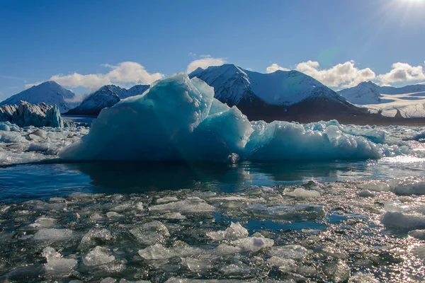 Большой Голубой Кусок Льда Арктическом Море — стоковое фото