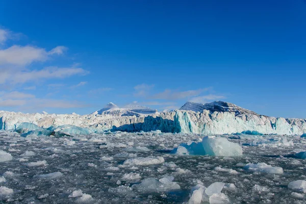 Paisaje Con Glaciar Svalbard Hora Verano Clima Soleado — Foto de Stock