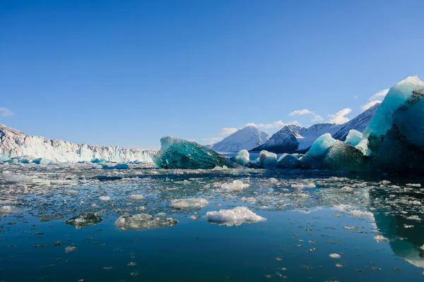 Grande Pedaço Gelo Azul Mar Ártico — Fotografia de Stock