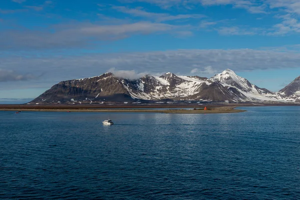 Paisagem Ártica Com Montanha Geleira Svalbard Verão — Fotografia de Stock