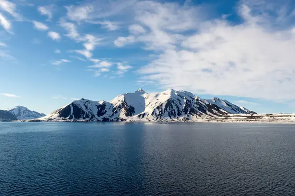 Αρκτικό Τοπίο Βουνό Και Παγετώνα Στο Svalbard Καλοκαίρι — Φωτογραφία Αρχείου