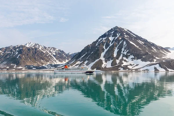 Expeditieschip Arctische Zee Spitsbergen Passagiersschip Arctische Antarctische Cruise — Stockfoto