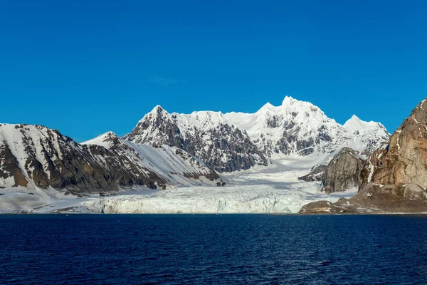 Arctisch Landschap Met Bergen Gletsjers Spitsbergen Zomer — Stockfoto