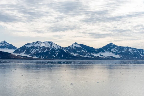 Arktische Landschaft Mit Berg Und Gletscher Spitzbergen Sommer — Stockfoto