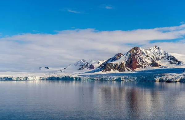 Αρκτικό Τοπίο Βουνό Και Παγετώνα Στο Svalbard Καλοκαίρι — Φωτογραφία Αρχείου