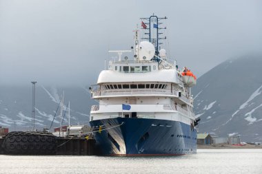 Yolcu gemisi Longyearbyen limanına demirledi.
