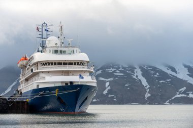 Yolcu gemisi Longyearbyen limanına demirledi.