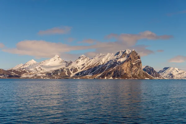 Paesaggio Artico Con Bella Illuminazione Nelle Svalbard — Foto Stock