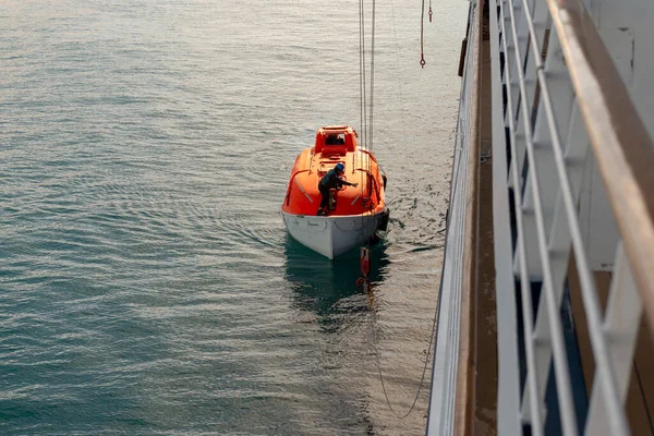 Включаючи Помаранчевий Рятувальний Човен Води Арктики Шпіцберген Залиште Корабель Навчання — стокове фото
