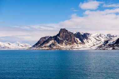 Svalbard 'da güzel ışıklandırması olan kutup manzarası