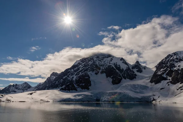 Αρκτικό Τοπίο Όμορφο Φωτισμό Στο Svalbard — Φωτογραφία Αρχείου