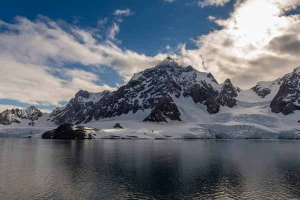 Svalbard Güzel Işıklandırması Olan Kutup Manzarası — Stok fotoğraf