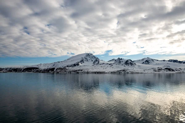 Paisaje Ártico Con Hermosa Iluminación Svalbard — Foto de Stock