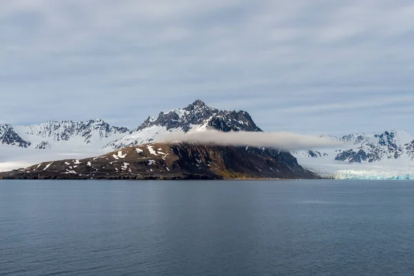 Paesaggio Artico Con Bella Illuminazione Nelle Svalbard — Foto Stock