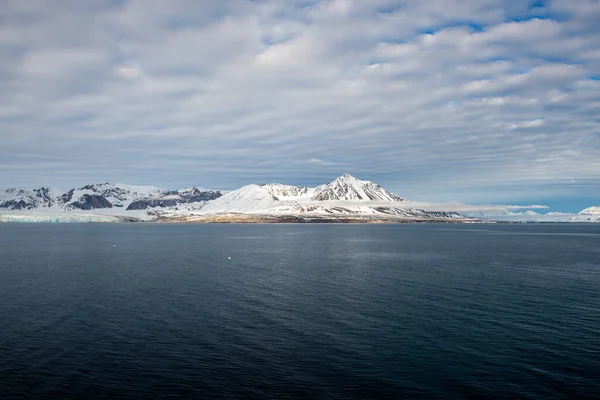 Svalbard Güzel Işıklandırması Olan Kutup Manzarası — Stok fotoğraf