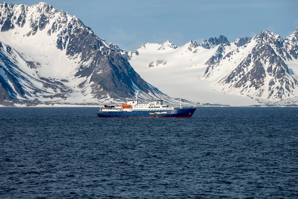 Expedition Ship Arctic Sea Svalbard Passenger Cruise Vessel Arctic Antarctic — Stock Photo, Image