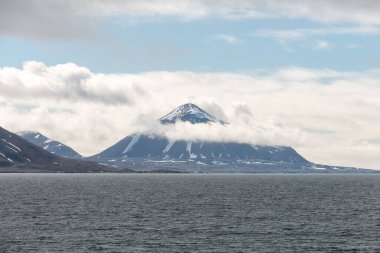 Buzullu Svalbard 'da kutup manzarası