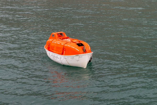 Maneuvering Orange Lifeboat Water Arctic Waters Svalbard Abandon Ship Drill — Stock Photo, Image
