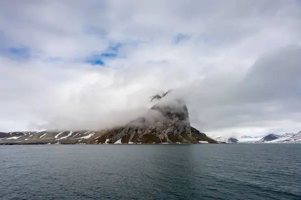 スヴァールバルの北極の風景と氷河 — ストック写真