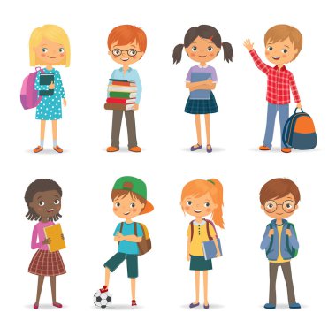 Şirin uluslararası öğrenciler ile kitap ve sırt çantaları