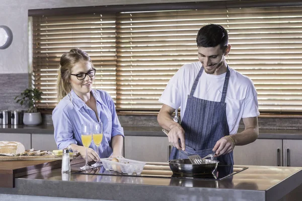 Breakfast preparation  kitchen cooking happy young couple — Stock Photo, Image