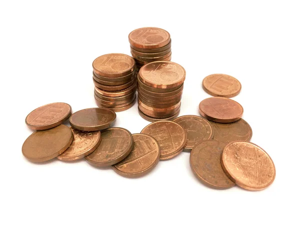 Mucchio di monete da un centesimo di euro su sfondo bianco — Foto Stock