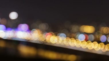 Odaklanamayan gece trafik ışıkları.