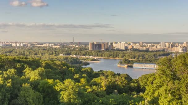 Vista sul paesaggio urbano di Kiev . — Video Stock
