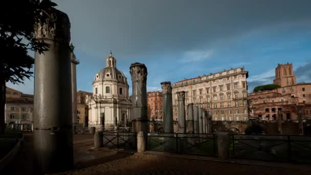 Igreja Antiga em Roma com nuvens - lapso de tempo de luz do dia — Vídeo de Stock