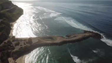 Melasti plaj Bali dron üzerinde uçak çıkartıyor