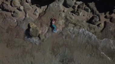 Deniz kızı kostümlü Melasti beach Bali dron kız