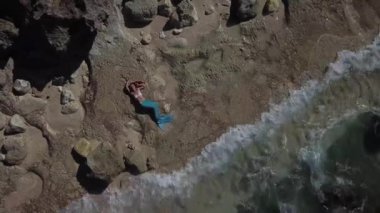 Deniz kızı kostümlü Melasti beach Bali dron kız