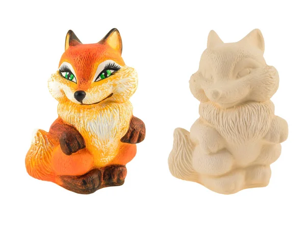 Duas estátuas de uma raposa (pintadas e não pintadas ) — Fotografia de Stock