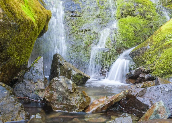Kafkasya şelaleler. Abhazya