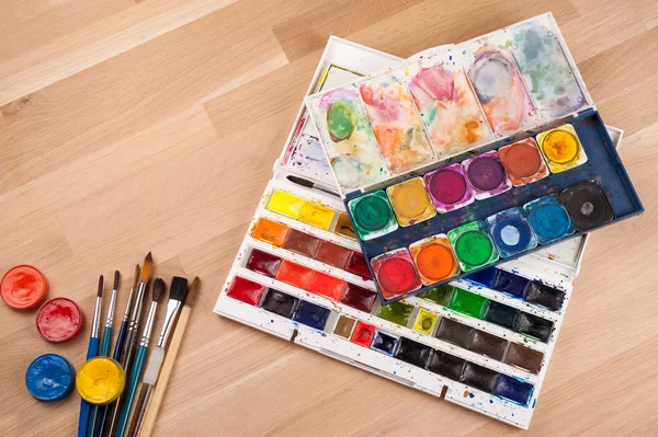 Creatieve achtergrond gemaakt van geavanceerde tools voor tekening — Stockfoto